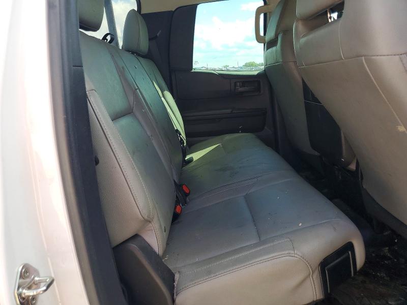 58345216 :رقم المزاد ، 5TFRY5F12JX241144 vin ، 2018 Toyota Tundra مزاد بيع