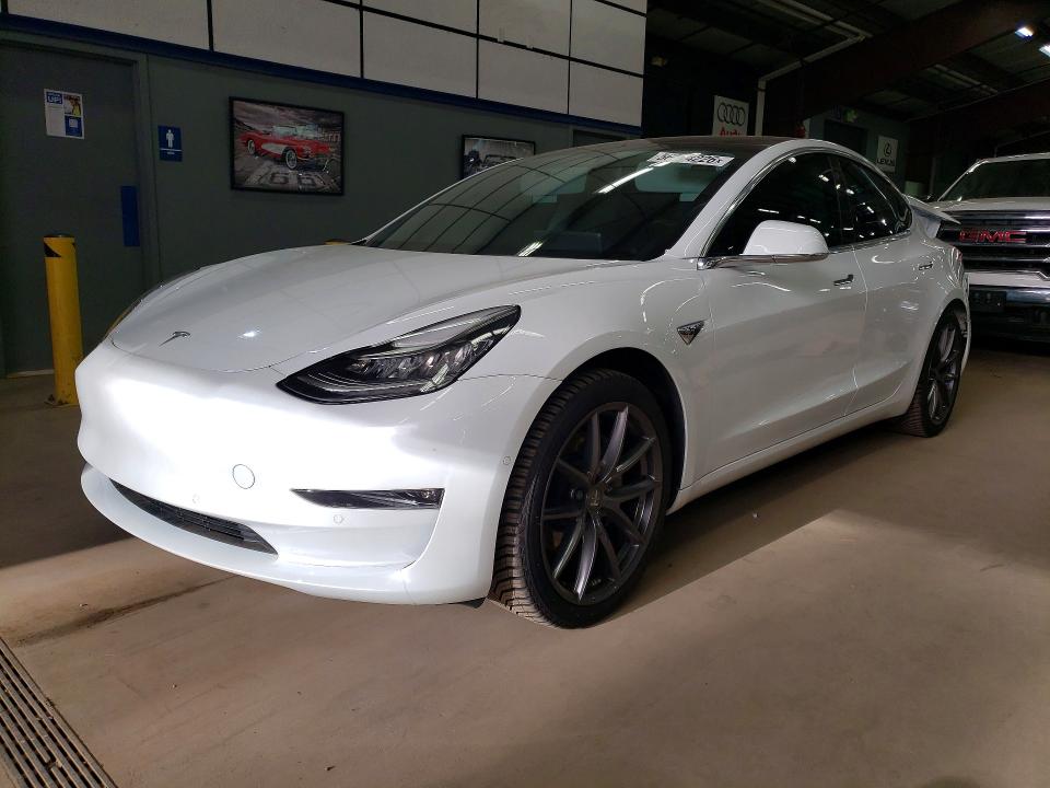 56214226 :رقم المزاد ، 5YJ3E1EA0JF051247 vin ، 2018 Tesla Model 3 مزاد بيع