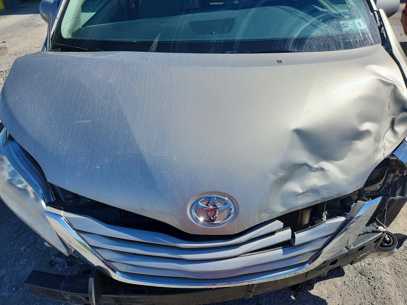 55166726 :رقم المزاد ، 5TDKK3DC3FS647555 vin ، 2015 Toyota Sienna مزاد بيع