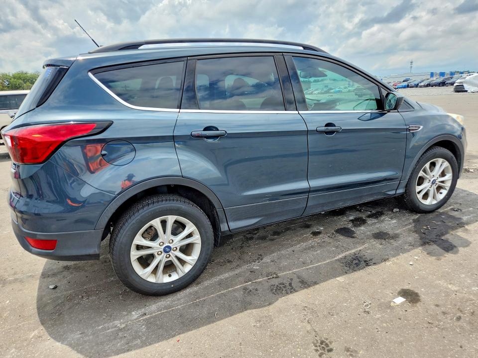 55837806 :رقم المزاد ، 1FMCU0HD5KUA90004 vin ، 2019 Ford Escape مزاد بيع