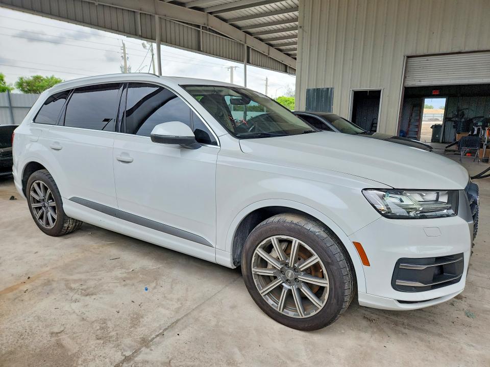 55818106 :رقم المزاد ، WA1VAAF7XHD021109 vin ، 2017 Audi Q7 مزاد بيع