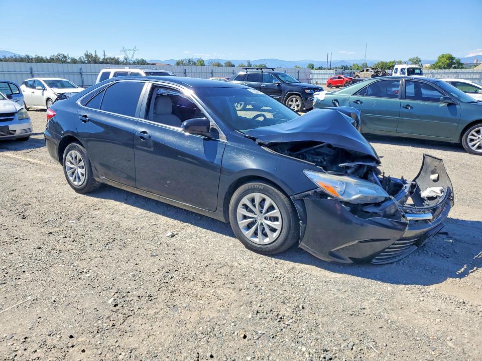 55639756 :رقم المزاد ، 4T1BF1FK1FU040963 vin ، 2015 Toyota Camry مزاد بيع