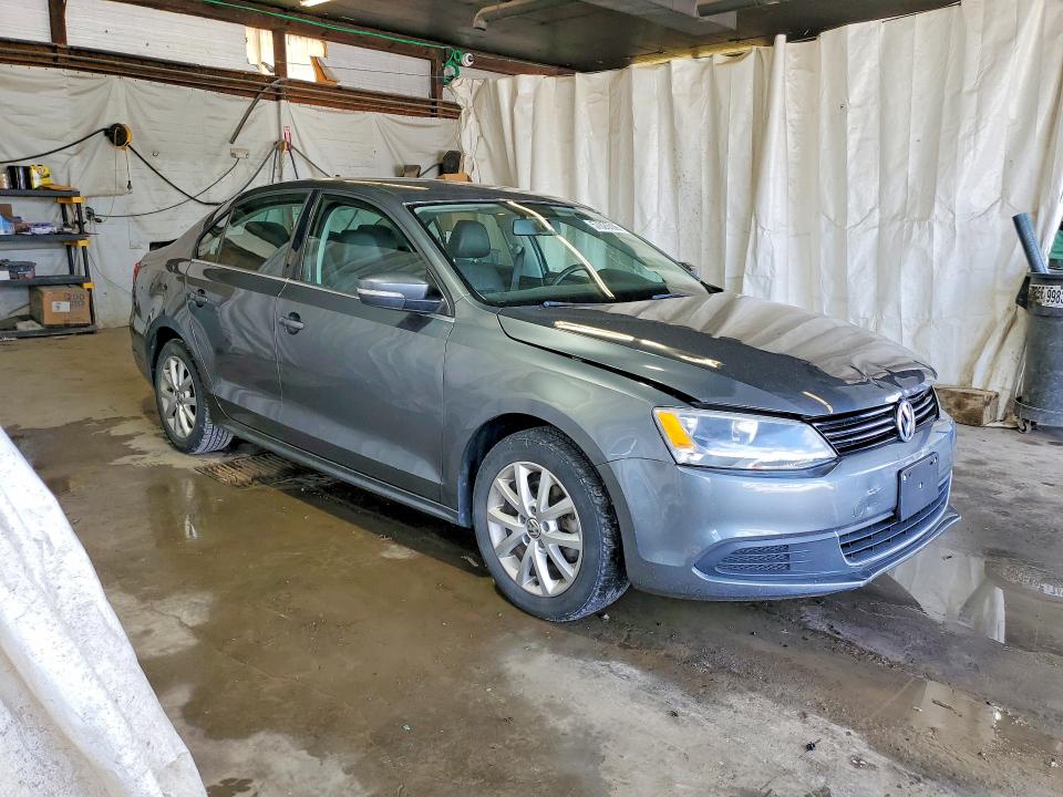 57026596 :رقم المزاد ، 3VWD17AJ1EM371863 vin ، 2014 Volkswagen Jetta مزاد بيع