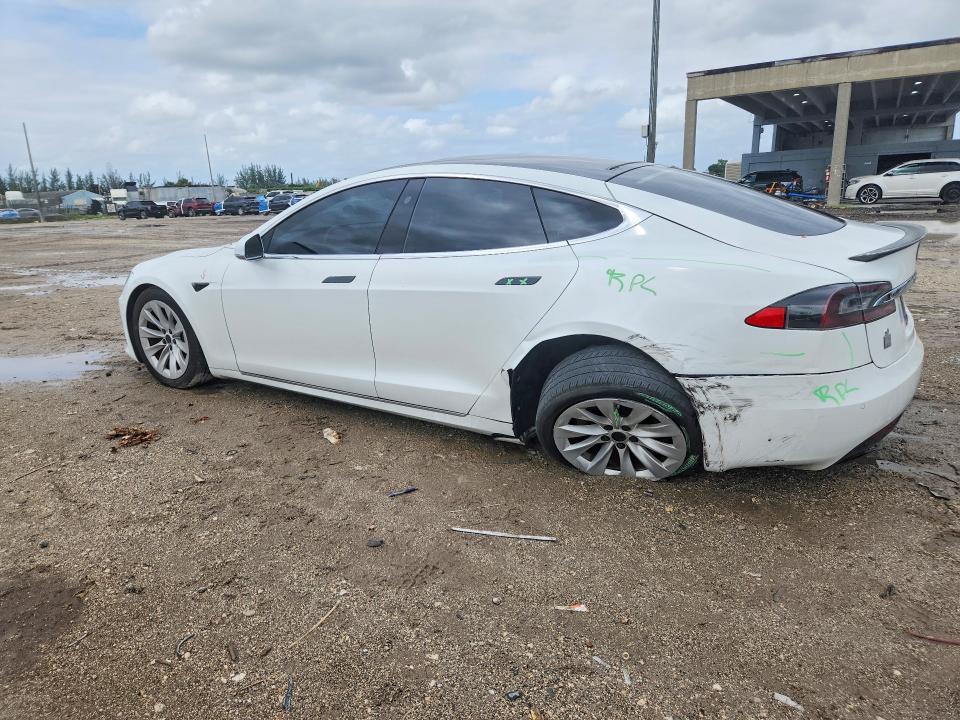 54183326 :رقم المزاد ، 5YJSA1E2XLF367273 vin ، 2020 Tesla Model S مزاد بيع