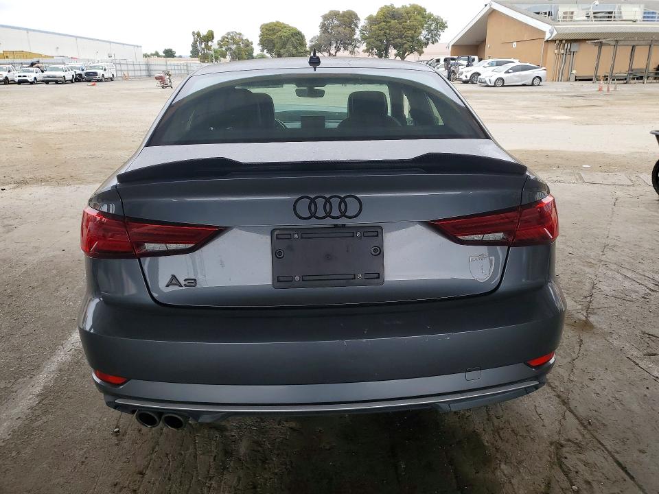 Продажа на аукционе авто 2018 Audi A3, vin: WAUAUGFF1J1040934, номер лота: 58132286