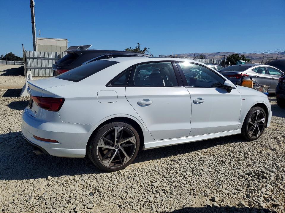 56449076 :رقم المزاد ، WAUBEGFF3LA100233 vin ، 2020 Audi A3 مزاد بيع