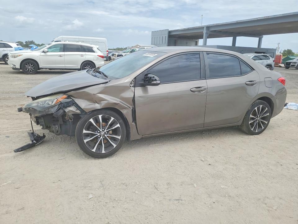 55570526 :رقم المزاد ، 2T1BURHE6JC014977 vin ، 2018 Toyota Corolla مزاد بيع
