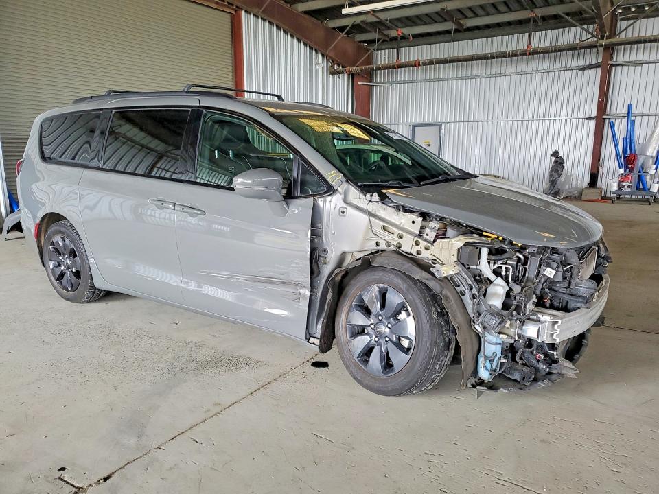 2020 Chrysler Pacifica მანქანა იყიდება აუქციონზე, vin: 2C4RC1N78LR257718, აუქციონის ნომერი: 57415896