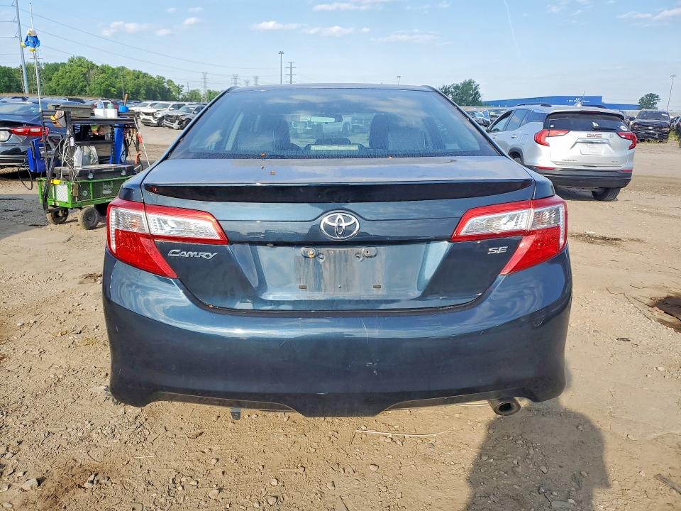 56151026 :رقم المزاد ، 4T1BF1FK7EU451010 vin ، 2014 Toyota Camry مزاد بيع