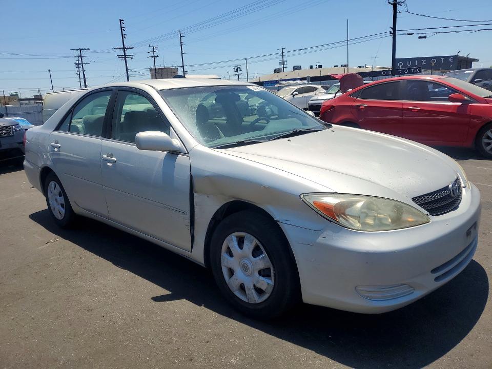 57025206 :رقم المزاد ، 4T1BE30K82U006147 vin ، 2002 Toyota Camry مزاد بيع