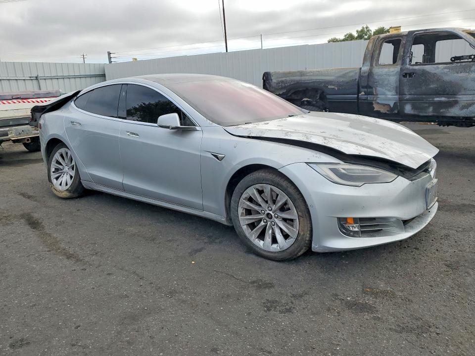 2018 Tesla Model S მანქანა იყიდება აუქციონზე, vin: 5YJSA1E23JF256805, აუქციონის ნომერი: 58753846
