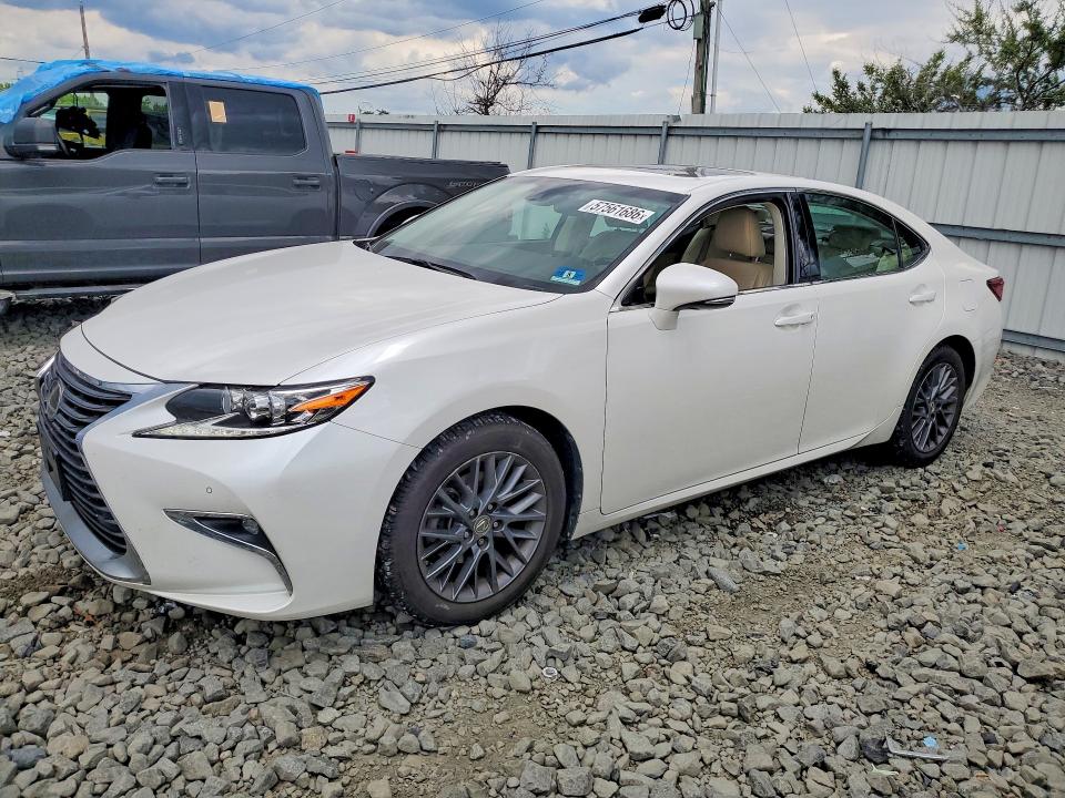 57561686 :رقم المزاد ، 58ABK1GG5JU114666 vin ، 2018 Lexus Es مزاد بيع