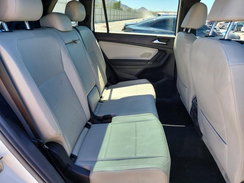 57675036 :رقم المزاد ، 3VV2B7AX4JM163533 vin ، 2018 Volkswagen Tiguan مزاد بيع