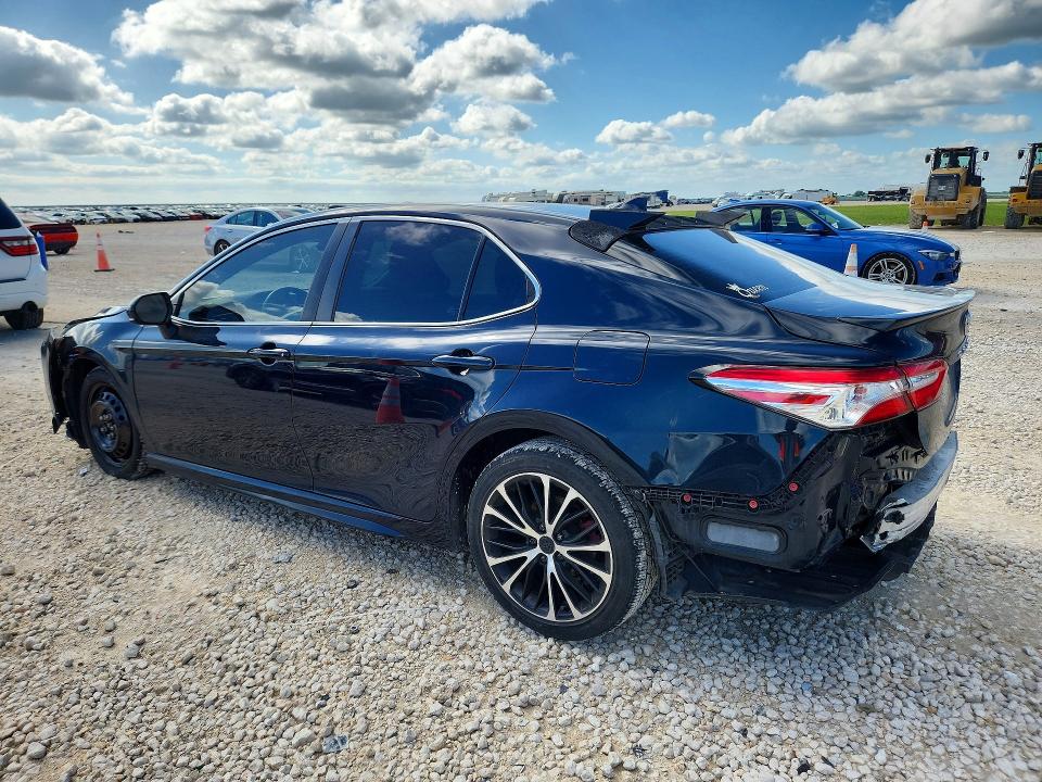 57520196 :رقم المزاد ، 4T1G11AK1LU929575 vin ، 2020 Toyota Camry مزاد بيع