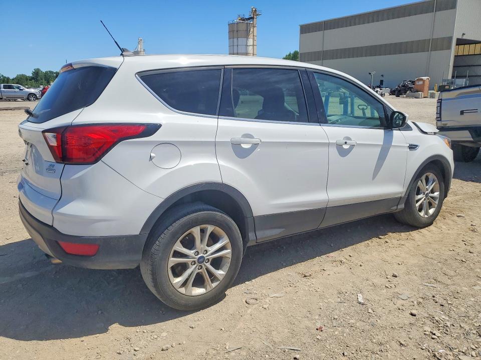 2019 Ford Escape მანქანა იყიდება აუქციონზე, vin: 1FMCU0GD4KUC26317, აუქციონის ნომერი: 57423426