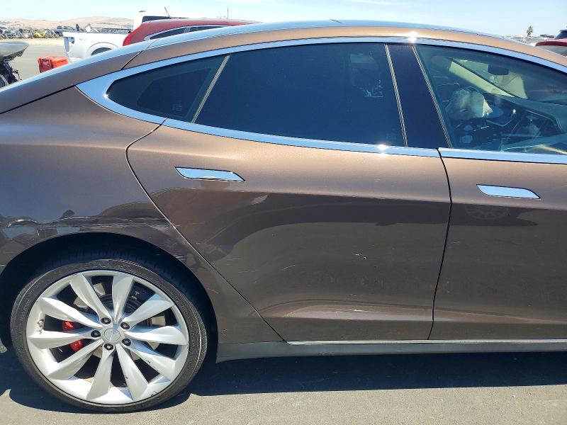 2014 Tesla Model S მანქანა იყიდება აუქციონზე, vin: 5YJSA1H16EFP35857, აუქციონის ნომერი: 85622675