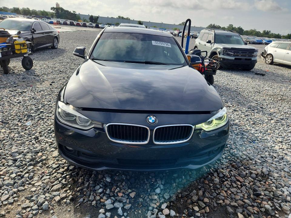 55709796 :رقم المزاد ، WBA8A9C5XJAH14726 vin ، 2018 Bmw 320 مزاد بيع