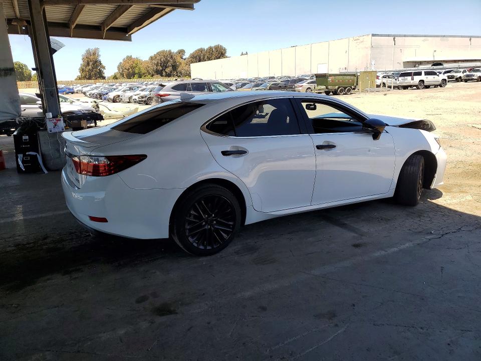 57047716 :رقم المزاد ، JTHBK1GG9F2180019 vin ، 2015 Lexus Es مزاد بيع