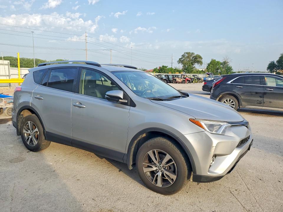 58392926 :رقم المزاد ، JTMRFREV4JJ204844 vin ، 2018 Toyota Rav4 مزاد بيع