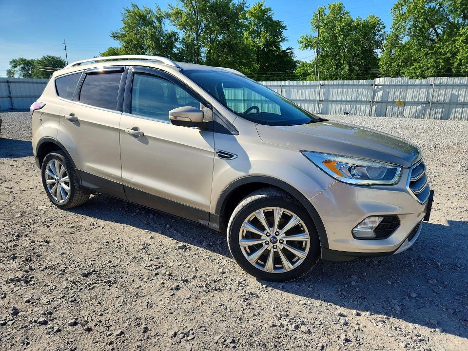 57400036 :رقم المزاد ، 1FMCU0JD3HUB00337 vin ، 2017 Ford Escape مزاد بيع