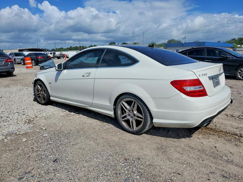 56767386 :رقم المزاد ، WDDGJ4HB7CF875320 vin ، 2012 Mercedes-benz C مزاد بيع