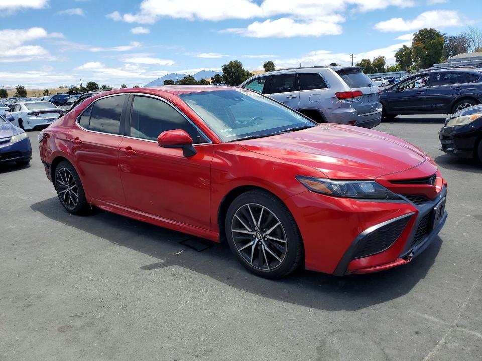58974206 :رقم المزاد ، 4T1G11AK4MU489157 vin ، 2021 Toyota Camry مزاد بيع