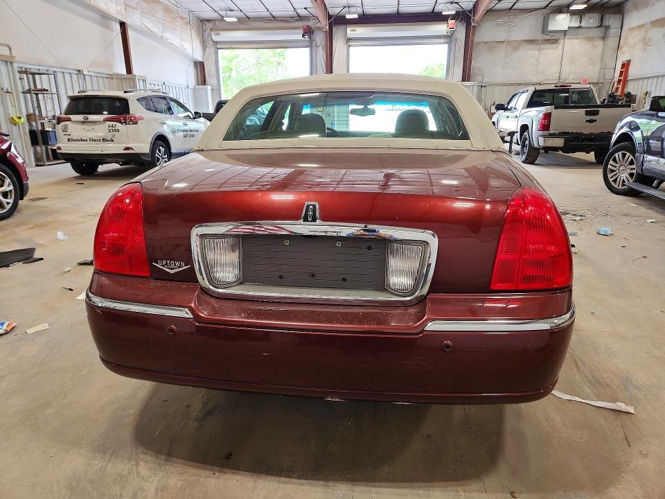 Продажа на аукционе авто 2004 Lincoln Town Car, vin: 1LNHM83W24Y612273, номер лота: 55868716
