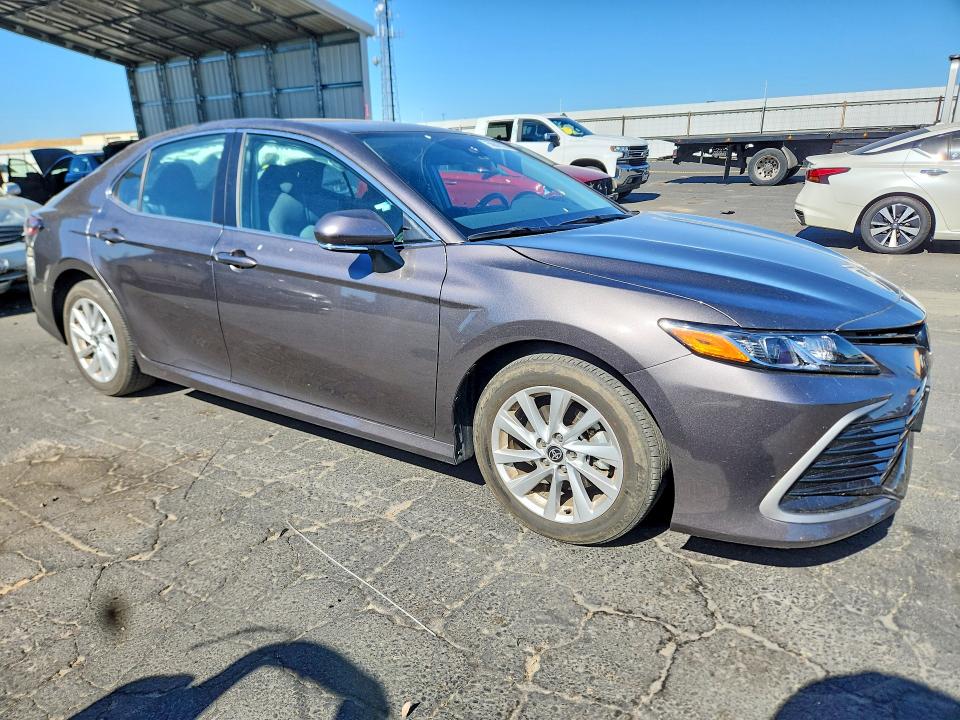 56843226 :رقم المزاد ، 4T1C11AK7RU870667 vin ، 2024 Toyota Camry مزاد بيع