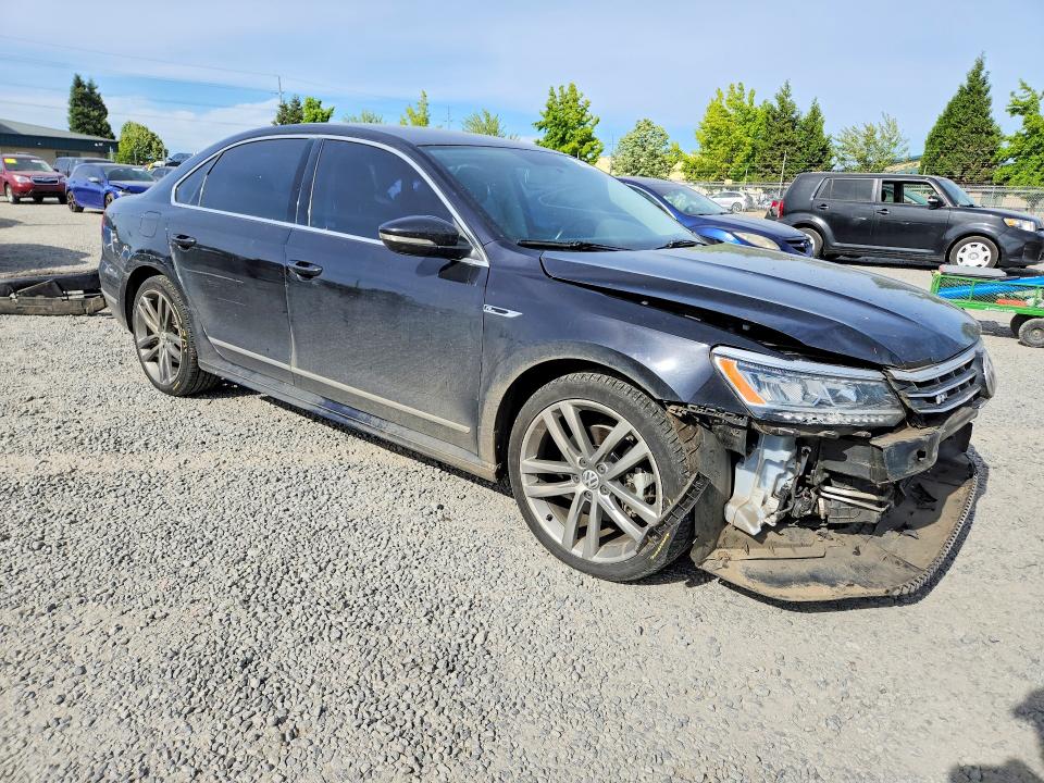 58021836 :رقم المزاد ، 1VWDT7A31HC036667 vin ، 2017 Volkswagen Passat مزاد بيع