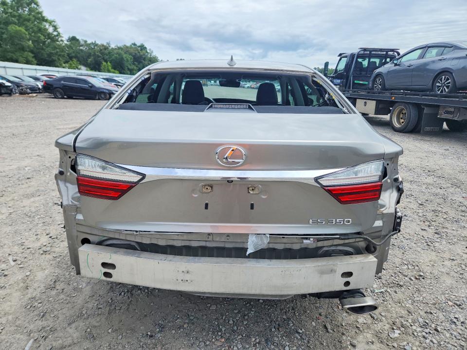 57551876 :رقم المزاد ، 58ABK1GG7JU100252 vin ، 2018 Lexus Es مزاد بيع
