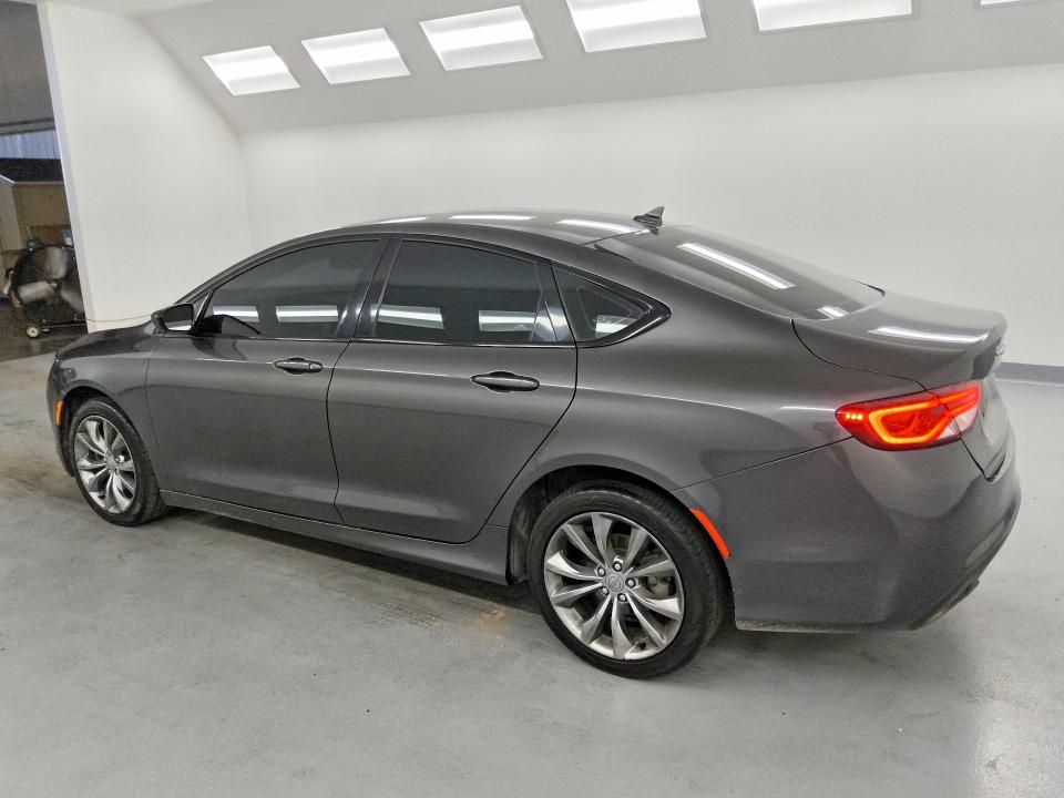 55527586 :رقم المزاد ، 1C3CCCBB9GN175613 vin ، 2016 Chrysler 200 مزاد بيع