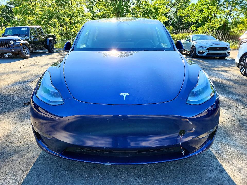 57564566 :رقم المزاد ، 7SAYGDEE4PF827086 vin ، 2023 Tesla Model Y مزاد بيع