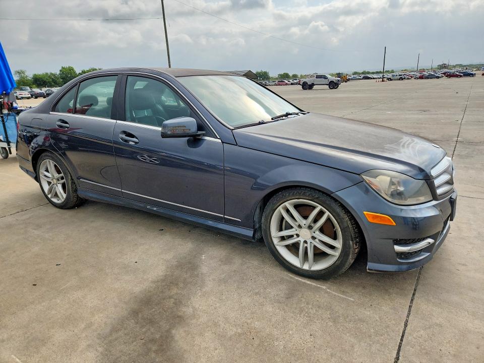 56091086 :رقم المزاد ، WDDGF8AB3DR271282 vin ، 2013 Mercedes-benz C مزاد بيع