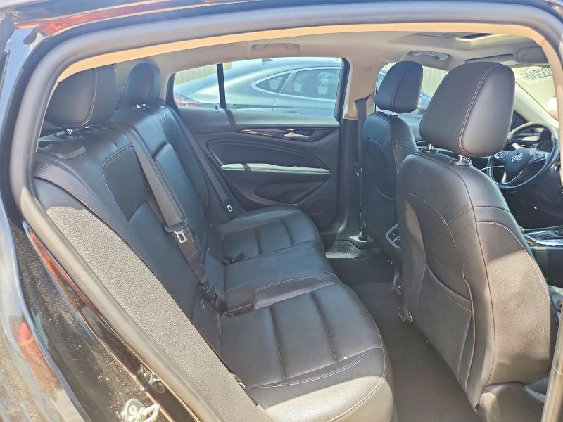 59032246 :رقم المزاد ، W04GP6SX6J1147369 vin ، 2018 Buick Regal مزاد بيع