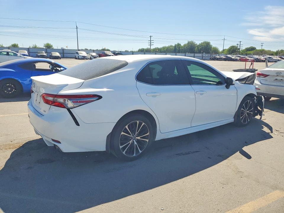 Продаж на аукціоні авто 2018 Toyota Camry, vin: 4T1B11HK0JU115527, номер лоту: 56147746