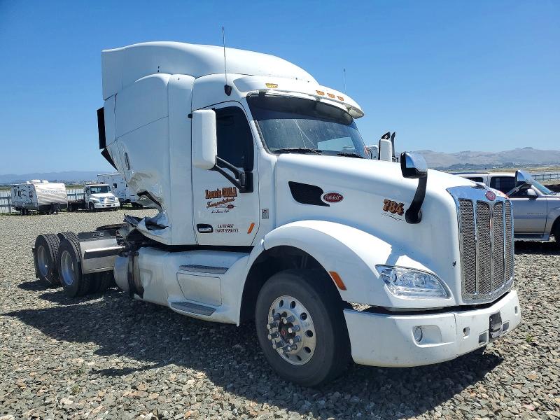 Продажа на аукционе авто 2015 Peterbilt 579, vin: 1XPBD49X9FD276861, номер лота: 54855476