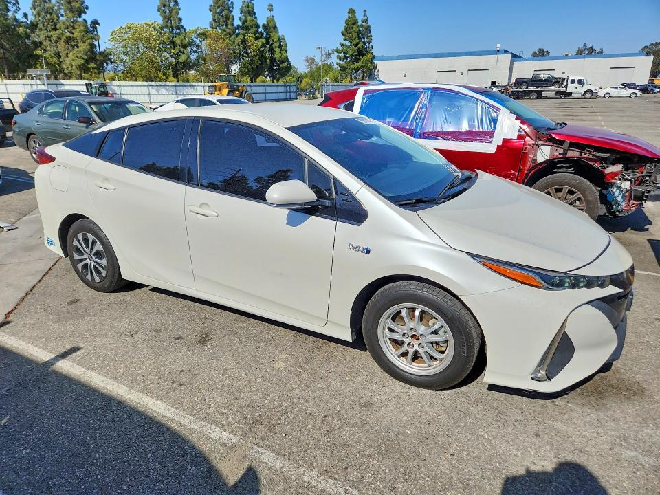 55637836 :رقم المزاد ، JTDKARFP9L3163151 vin ، 2020 Toyota Prius Prime مزاد بيع