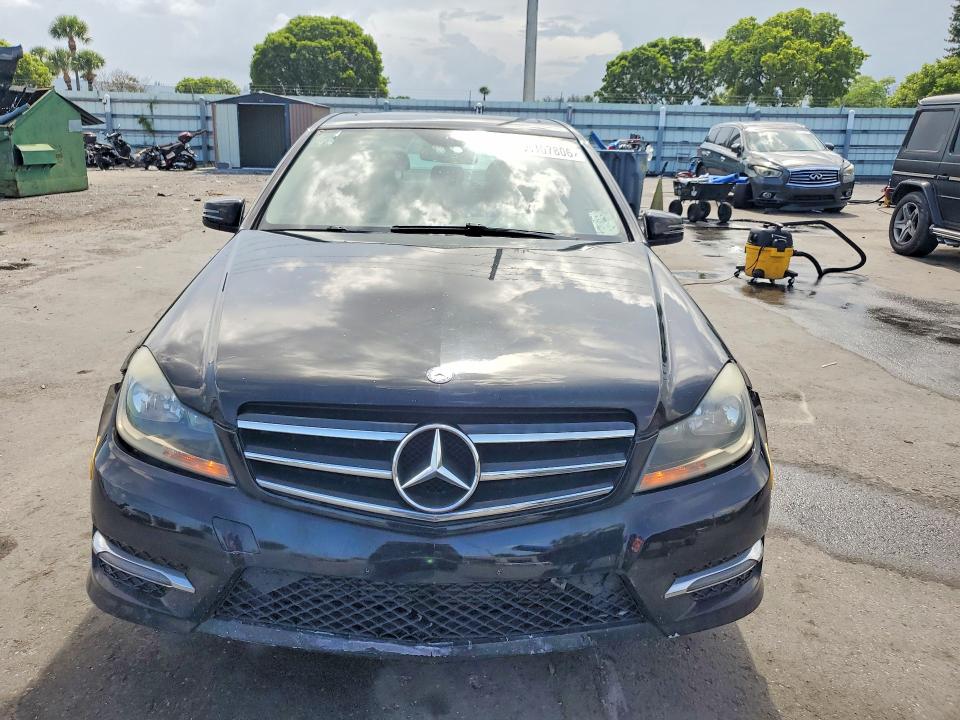 59107806 :رقم المزاد ، WDDGF4HB7EG232206 vin ، 2014 Mercedes-benz C مزاد بيع