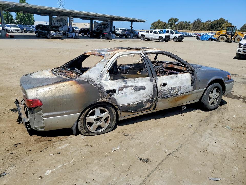 56148016 :رقم المزاد ، JT2BG22K410576747 vin ، 2001 Toyota Camry مزاد بيع