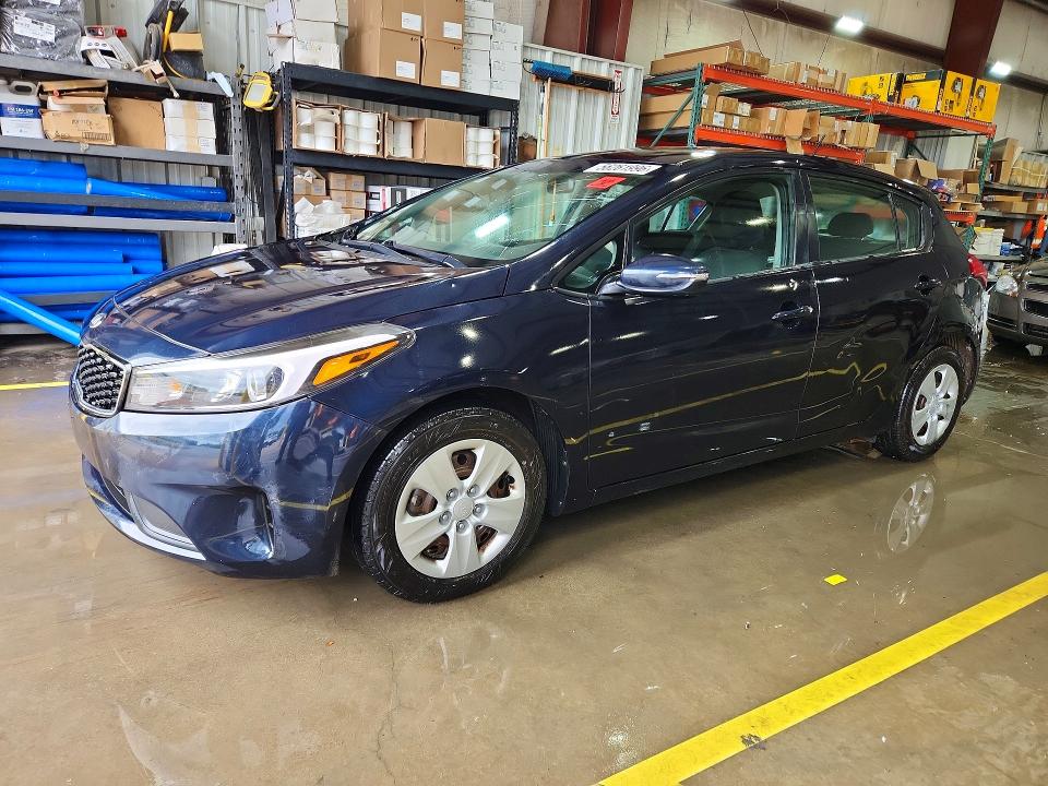 56261996 :رقم المزاد ، KNAFK5A85H5697408 vin ، 2017 Kia Forte مزاد بيع