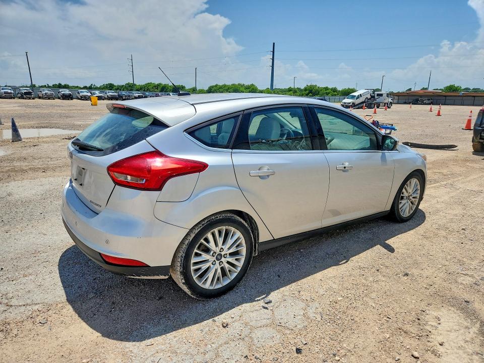 56648426 :رقم المزاد ، 1FADP3N28HL272434 vin ، 2017 Ford Focus Titanium 4d Ha مزاد بيع