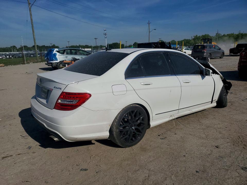 2013 Mercedes-benz C მანქანა იყიდება აუქციონზე, vin: WDDGF8AB2DR242212, აუქციონის ნომერი: 56223456