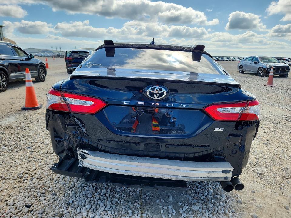 57520196 :رقم المزاد ، 4T1G11AK1LU929575 vin ، 2020 Toyota Camry مزاد بيع