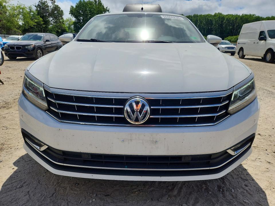 55966236 :رقم المزاد ، 1VWGT7A38HC036811 vin ، 2017 Volkswagen Passat مزاد بيع