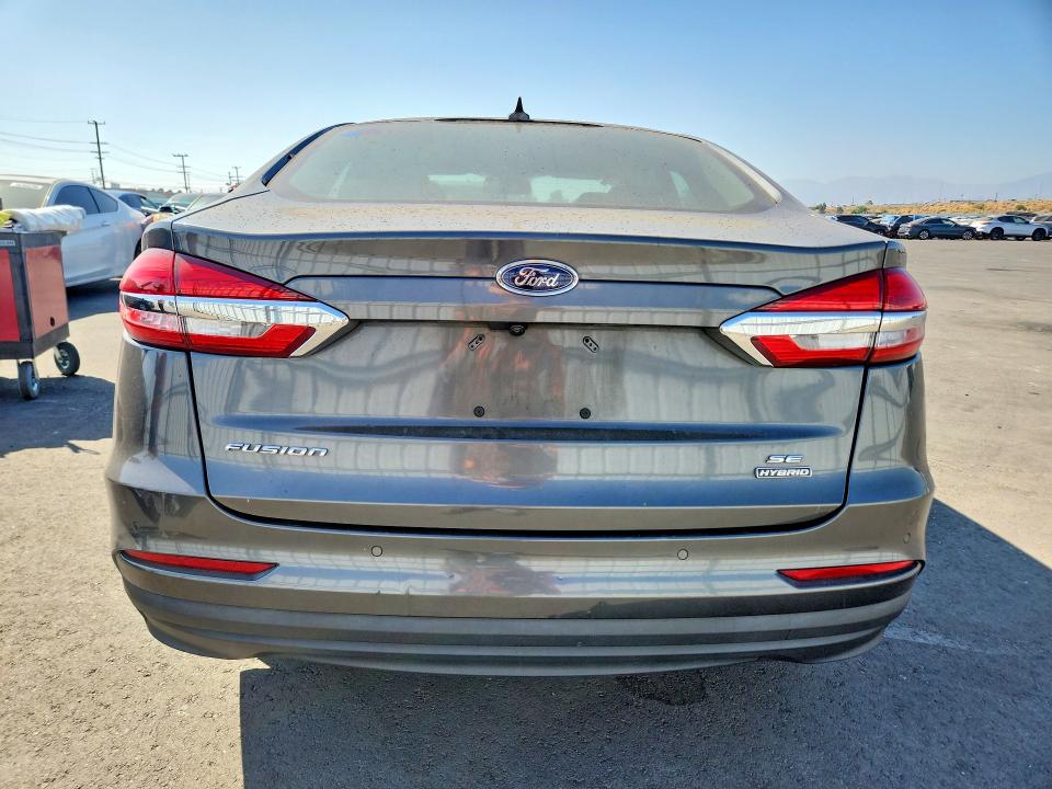56412806 :رقم المزاد ، 3FA6P0LU4LR267348 vin ، 2020 Ford Fusion مزاد بيع