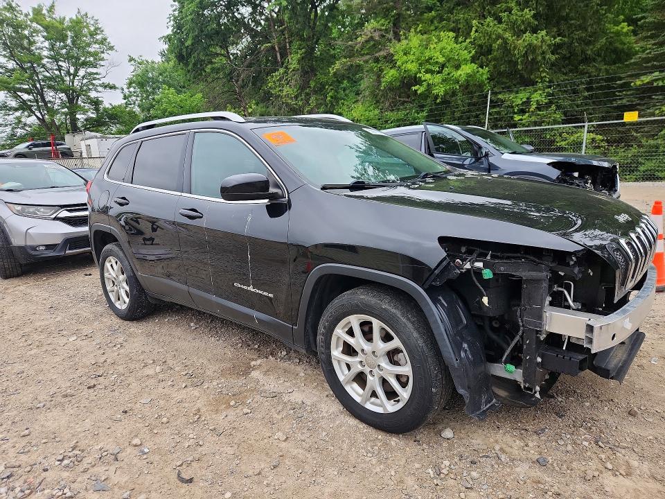55611076 :رقم المزاد ، 1C4PJLCB9HD221627 vin ، 2017 Jeep Cherokee مزاد بيع