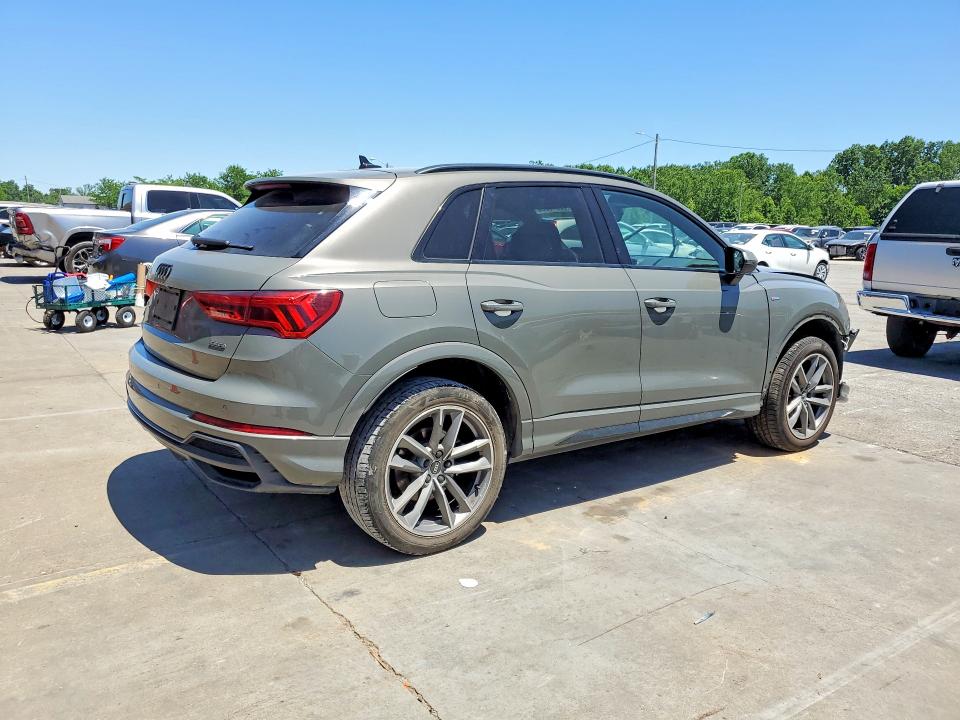 55675566 :رقم المزاد ، WA1DECF30M1142560 vin ، 2021 Audi Q3 مزاد بيع