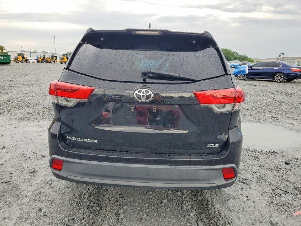 Продажа на аукционе авто 2019 Toyota Highlander, vin: 5TDKZRFH8KS573194, номер лота: 59219356