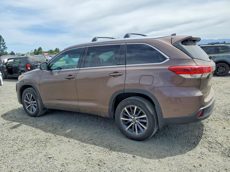 Продаж на аукціоні авто 2017 Toyota Highlander, vin: 5TDJZRFH1HS457856, номер лоту: 57154356