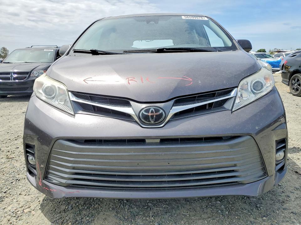 56599976 :رقم المزاد ، 5TDYZ3DC1KS989490 vin ، 2019 Toyota Sienna مزاد بيع